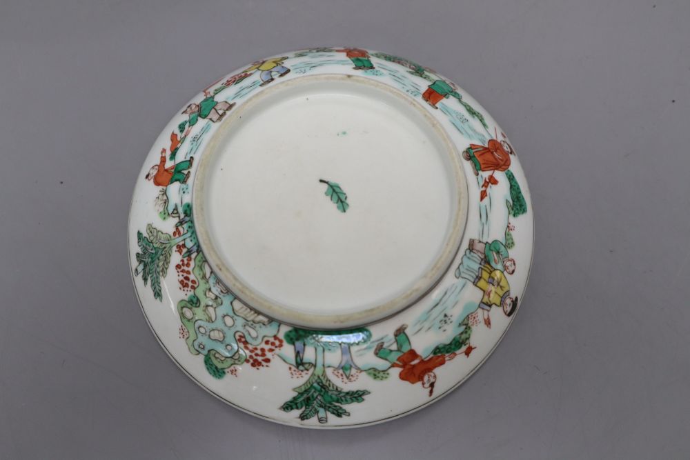 A Chinese blue and white bowl, a famille rose bowl and a famille verte saucer, largest diameter 20cm